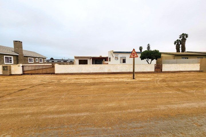 3 Bedroom House For Sale in Henties Bay Central, Henties Bay