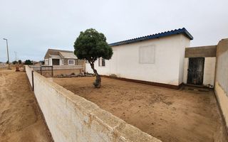 3 Bedroom House For Sale in Henties Bay Central, Henties Bay