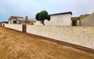3 Bedroom House For Sale in Henties Bay Central, Henties Bay