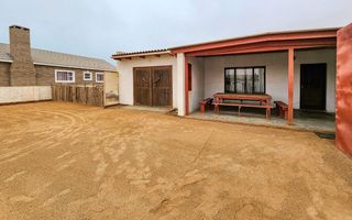 3 Bedroom House For Sale in Henties Bay Central, Henties Bay