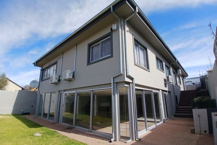 4 Bedroom House For Sale in Kleine Kuppe, Windhoek