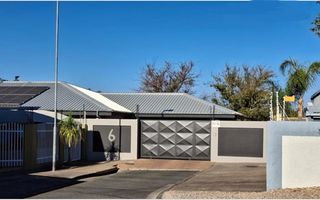 4 Bedroom House For Sale in Kleine Kuppe, Windhoek