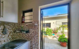 3 Bedroom House For Sale in Henties Bay Central, Henties Bay