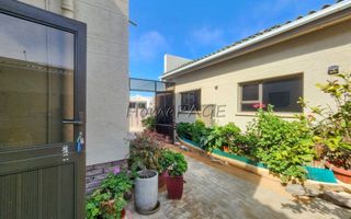 3 Bedroom House For Sale in Henties Bay Central, Henties Bay