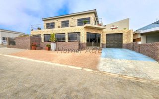 3 Bedroom House For Sale in Henties Bay Central, Henties Bay