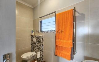 3 Bedroom House For Sale in Henties Bay Central, Henties Bay
