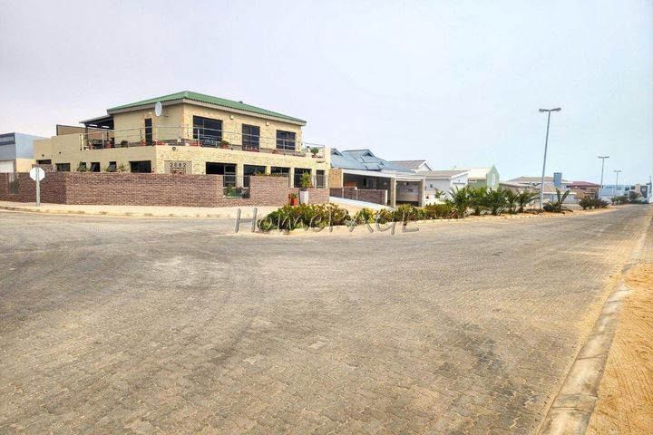 3 Bedroom House For Sale in Henties Bay Central, Henties Bay