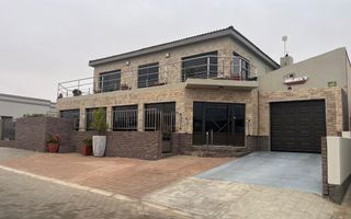 4 Bedroom House For Sale in Sunbay, Henties Bay