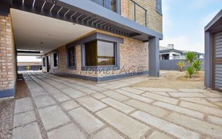 8 Bedroom House For Sale in Tamariskia, Swakopmund