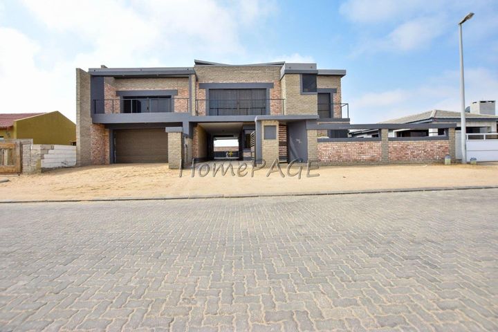 8 Bedroom House For Sale in Tamariskia, Swakopmund