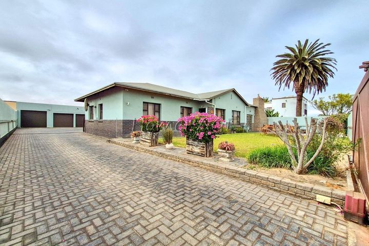4 Bedroom House For Sale in Walvis Bay Central