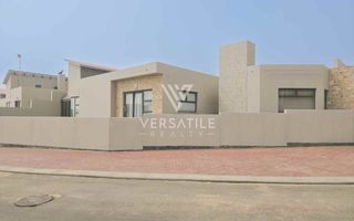 3 Bedroom House For Sale in Dolphin Beach
