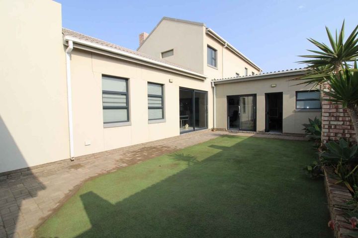 5 Bedroom House For Sale in Walvis Bay Central