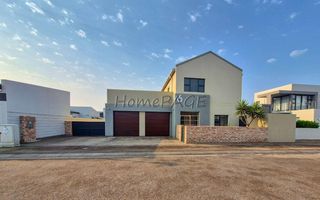 4 Bedroom House For Sale in Fairway Estate