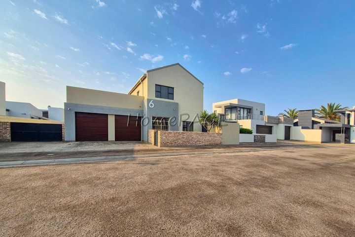 4 Bedroom House For Sale in Fairway Estate
