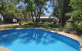 8 Bedroom Office / Retail / Mixed Use For Sale in Otavi