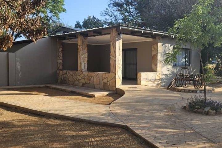 8 Bedroom Office / Retail / Mixed Use For Sale in Otavi