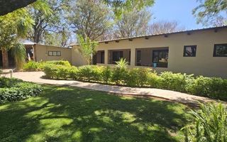 8 Bedroom Office / Retail / Mixed Use For Sale in Otavi