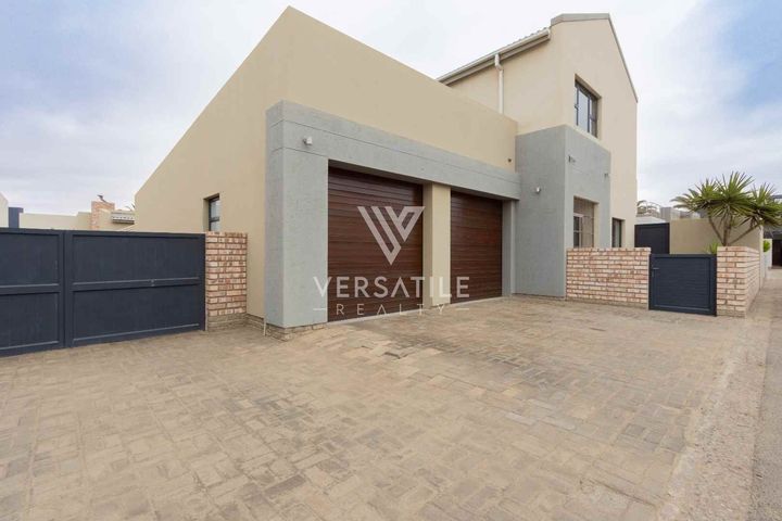 4 Bedroom House For Sale in Fairway Estate