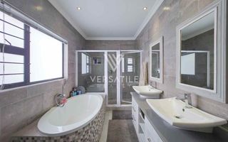 4 Bedroom House For Sale in Fairway Estate