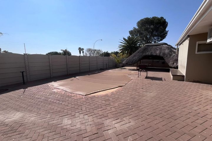 3 Bedroom House To Rent in Academia, Windhoek