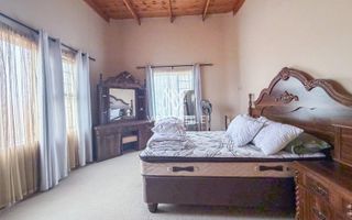 3 Bedroom House For Sale in Henties Bay Central, Henties Bay