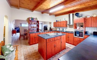 3 Bedroom House For Sale in Henties Bay Central, Henties Bay