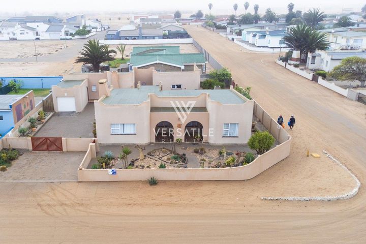 3 Bedroom House For Sale in Henties Bay Central, Henties Bay