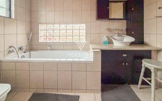 3 Bedroom House For Sale in Henties Bay Central, Henties Bay