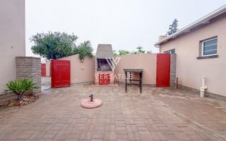 3 Bedroom House For Sale in Henties Bay Central, Henties Bay