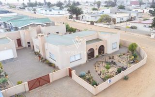 3 Bedroom House For Sale in Henties Bay Central, Henties Bay