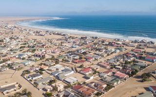House For Sale in Henties Bay Central, Henties Bay
