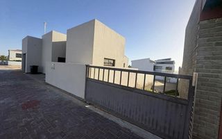 2 Bedroom House To Rent in Dolphin Beach