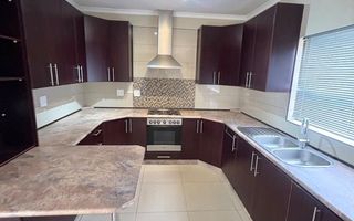2 Bedroom House To Rent in Dolphin Beach