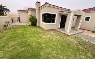 2 Bedroom House To Rent in Dolphin Beach