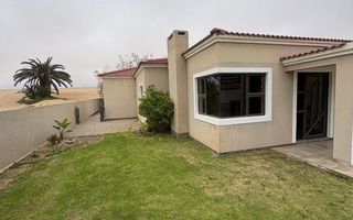2 Bedroom House To Rent in Dolphin Beach