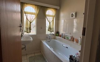 5 Bedroom House For Sale in Hochlandpark, Windhoek