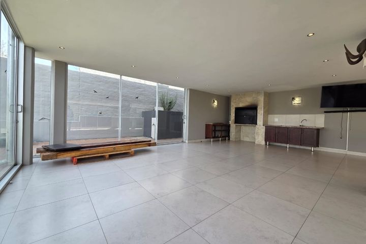 4 Bedroom House For Sale in Kleine Kuppe, Windhoek