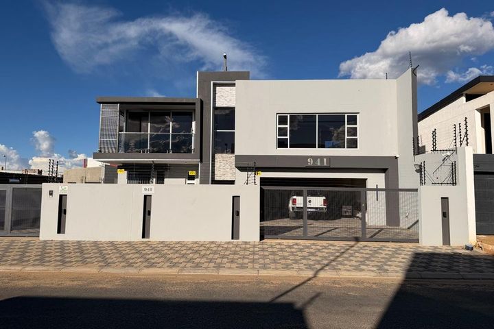 5 Bedroom House For Sale in Academia, Windhoek