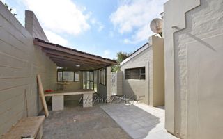 4 Bedroom House For Sale in Meersig