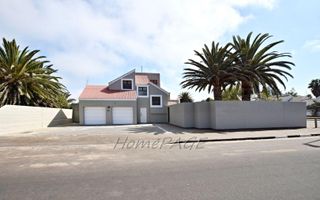 4 Bedroom House For Sale in Meersig