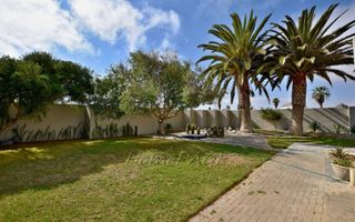 4 Bedroom House For Sale in Meersig