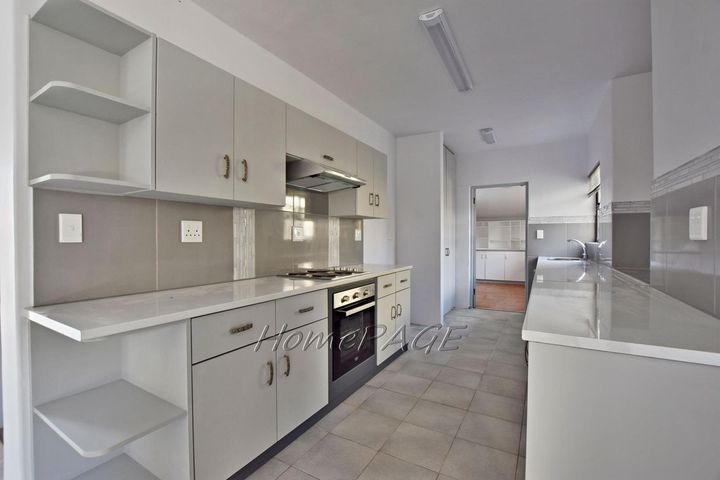 4 Bedroom House For Sale in Meersig