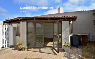 4 Bedroom House For Sale in Meersig