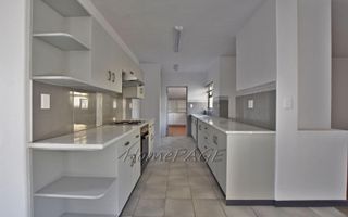 4 Bedroom House For Sale in Meersig