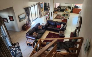 4 Bedroom House For Sale in Henties Bay Central, Henties Bay