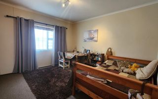 4 Bedroom House For Sale in Henties Bay Central, Henties Bay