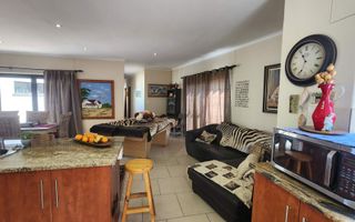 4 Bedroom House For Sale in Henties Bay Central, Henties Bay