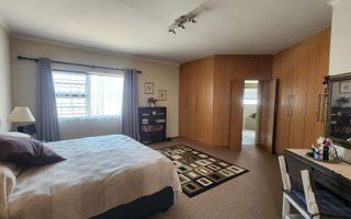 4 Bedroom House For Sale in Henties Bay Central, Henties Bay