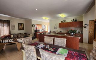 4 Bedroom House For Sale in Henties Bay Central, Henties Bay